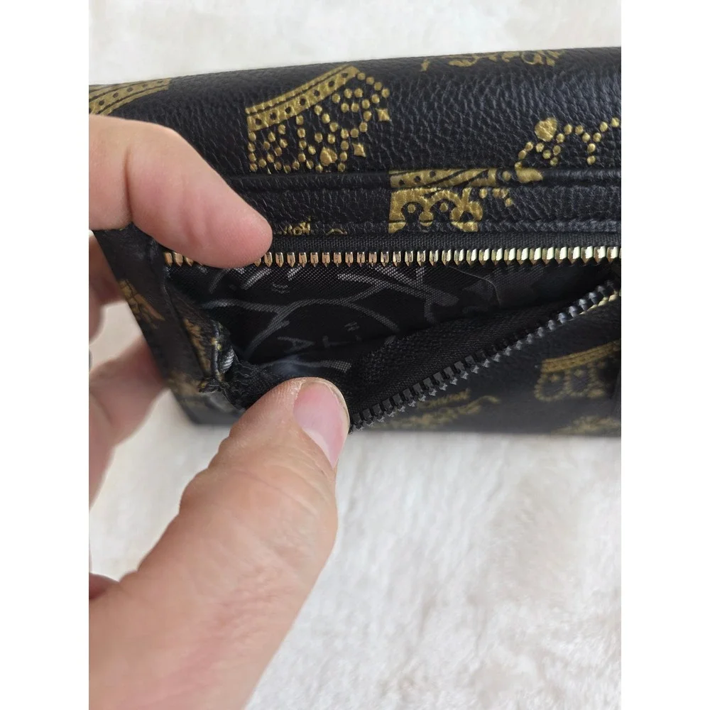 Betsy Johnson Black Gold Crown‎ Print Trifold Wallet Heart Charm